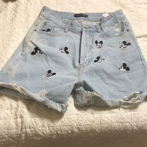 Jean shorts with Mickey Mouse !